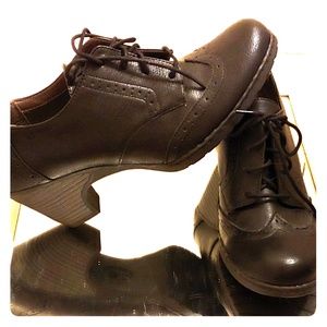 Womens size 11 Oxford lace up booties